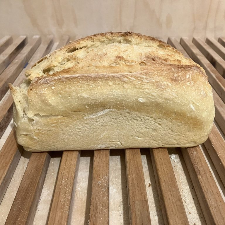 Hartmut - fluffig knuspriges Weizenbrot in Kastenform.